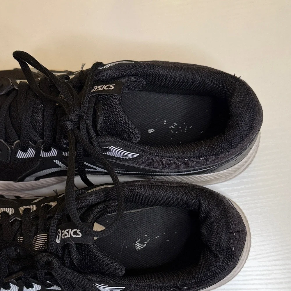ASICS Gel-Content 8 Running Shoes in Black and White